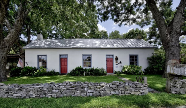 Rumah Bersejarah Berusia Ratusan Tahun Ini Dijual