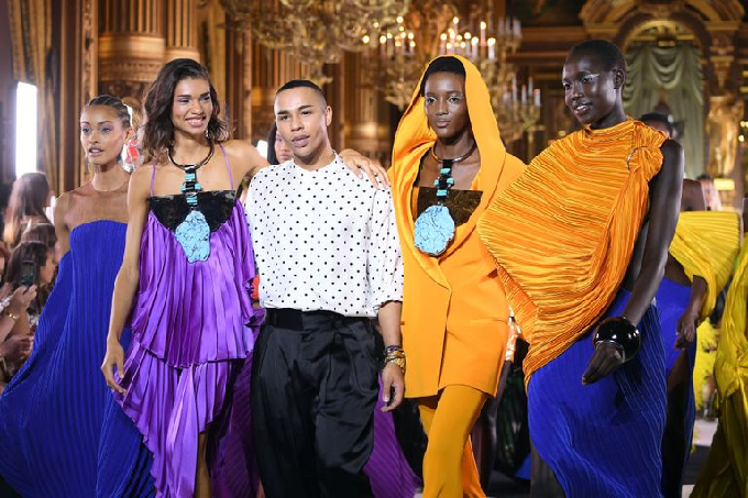  Olivier Rousteing mengatakan bahwa peragaan ini untuk mengembalikan optimisme di dunia fashion. (Foto: Dok. Harper'sbazaar.com)