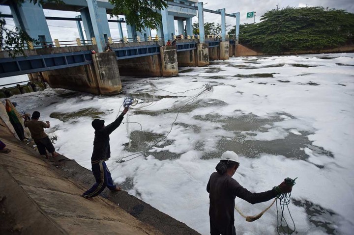 Anies Diminta Selesaikan Persoalan Limbah Busa BKT