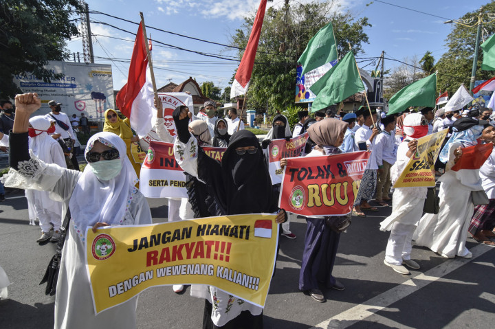 Ormas Pemuda Pancasila Demo Tolak RUU HIP di Mataram
