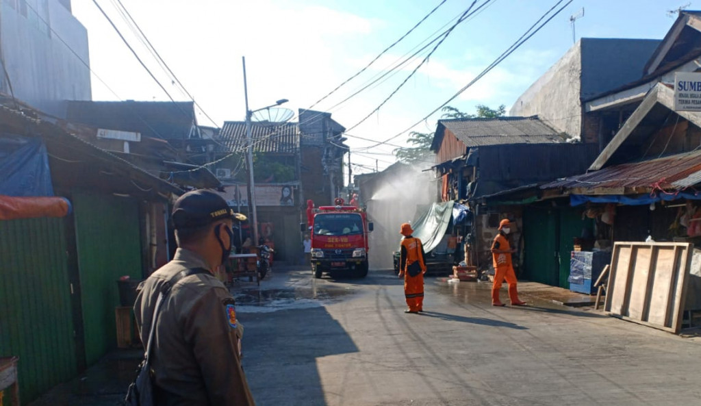 Pasar Karang Anyar Ditutup Imbas Pedagang Tertular Covid-19 - Medcom.id