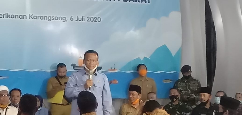 Menteri Kelautan dan Perikanan, Edhy Prabowo, di TPI Karangsong, Indramayu, Jawa Barat. (Foto: Istimewa)