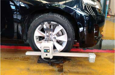 Begini Gejala Mobil Perlu Menjalani <i>Wheel Alignment</i>