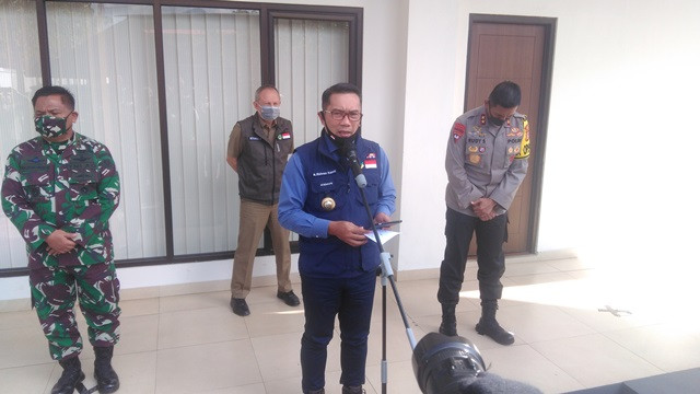 Gubernur Jawa Barat Ridwan Kamil didampingi Kapolda Jawa Barat Irjen Pol Rudy Sufahriadi, dan Panglima Kodam III Siliwangi Mayjen TNI Nugroho Budi Wiryanto