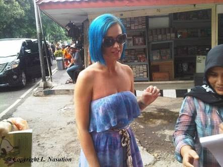 Katy Perry di Pasar Jalan Surabaya (Foto: dok. L Nasution)