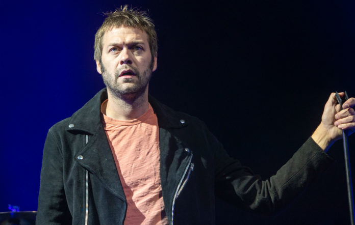 Vokalis Band Kasabian, Tom Meighan Hengkang