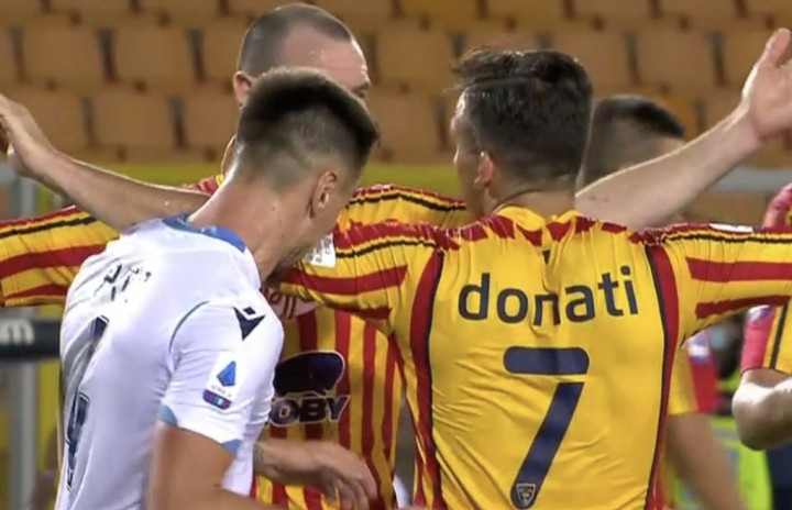 Gigit Pemain Lecce, Bek Lazio Terancam Hukuman Berat