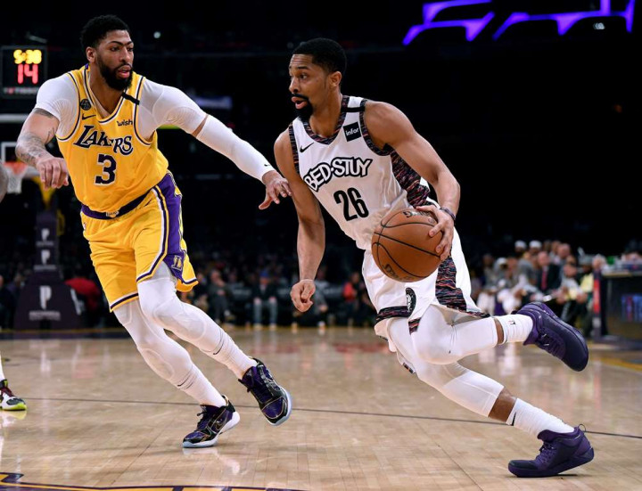 Masih Positif Korona, Guard Nets Dinwiddie Urung Tampil di NBA