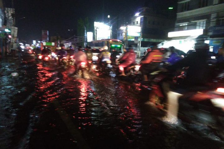 Hujan Deras, Jalan Ciputat Raya Macet Parah