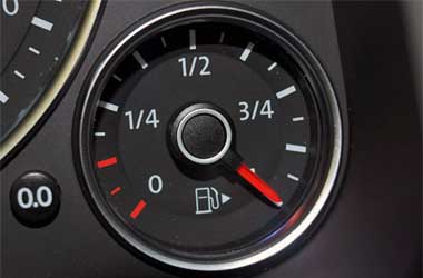 Lupa Posisi Lubang Tangki? Lihat di Indikator Bensin