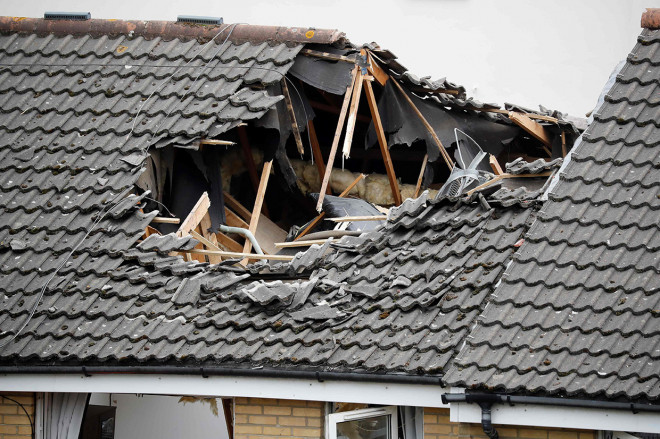 Sedikitnya satu orang tewas dan empat lainnya cedera setelah sebuah crane roboh dan menimpa deretan rumah warga di London timur, Rabu, 8 Juli 2020 waktu setempat.