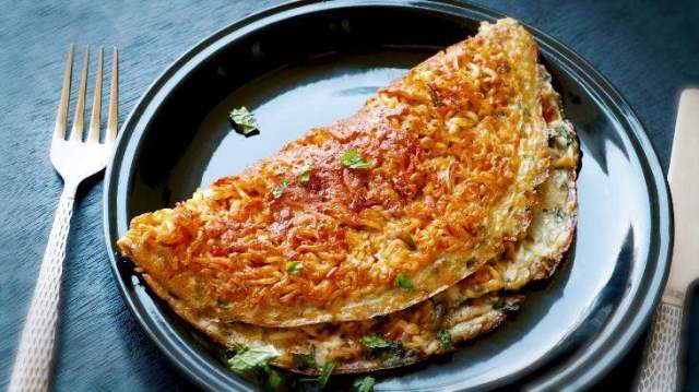Cara Membuat Omelet dari Mi Instan yang Lebih Enak