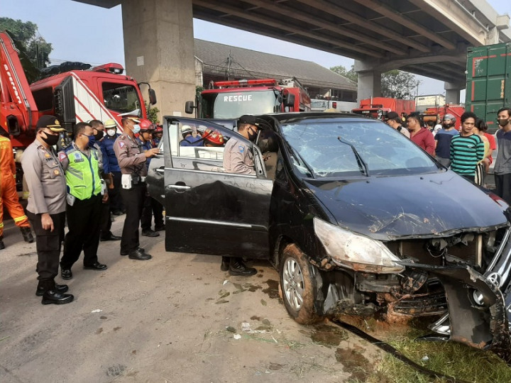 Korban Meninggal Minibus Terjun ke Kalimalang Jadi 2 Orang