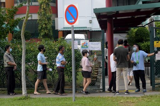 Pemungutan Suara di Singapura Diperpanjang Sampai Pukul 10 Malam