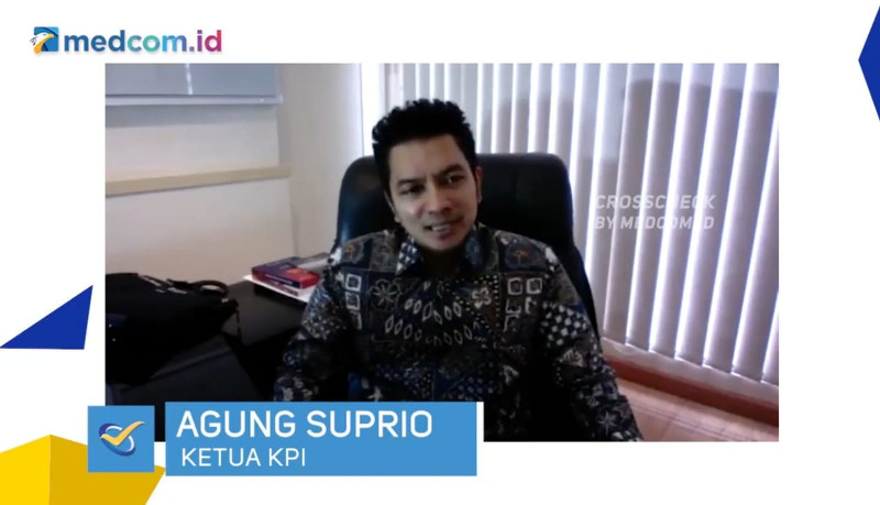 Ketua Komisi Penyiaran Indonesia (KPI) Pusat Agung Suprio dalam program Crosscheck #FromHome by Medcom.id bertajuk 'Indonesia Tertinggal, Segera Migrasi TV Digital'.