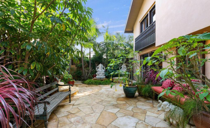 Vokalis Imagine Dragons Dan Reynolds membeli sebuah rumah bergaya Bali. Foto: Realtor.com