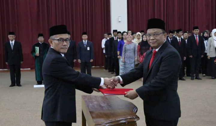 Sekjen KY Dimakamkan di Banten