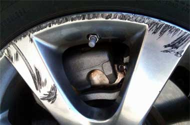 Trik Membeli Pelek Mobil Bekas