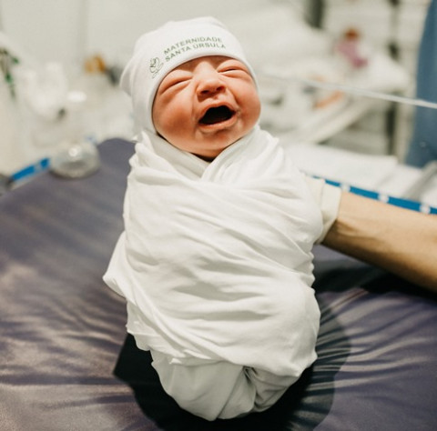 Kenapa Bayi Menangis Saat Lahir