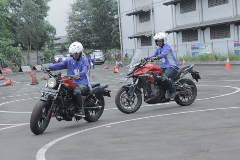 Pengemudi Sepeda Motor Penting Ikutan Pelatihan Safety Riding