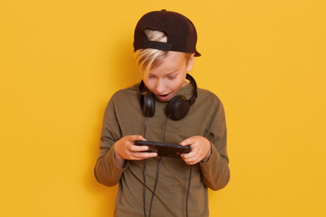 4 Cara Menghentikan Anak dari Kecanduan Gadget