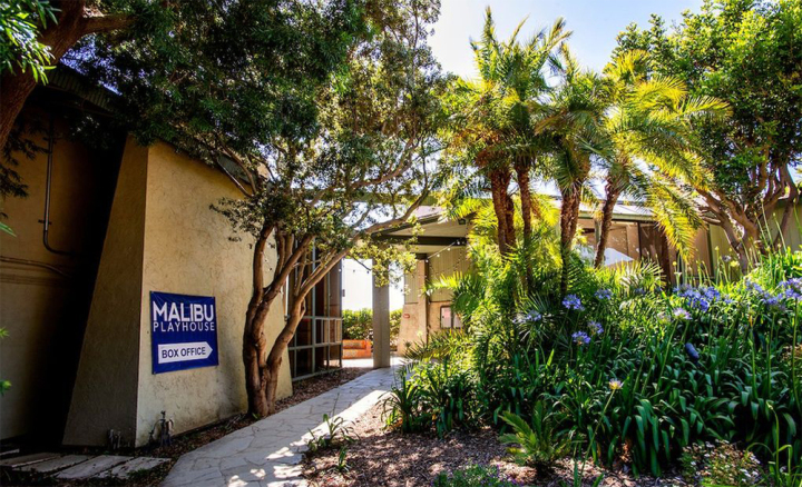 Chris Martin Jual Malibu Playhouse Rp80 Miliar