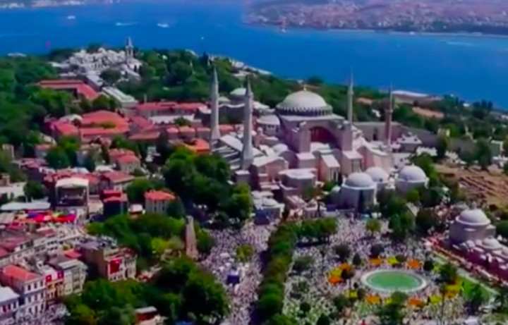 Ribuan Warga Turki Mulai Penuhi Hagia Sophia