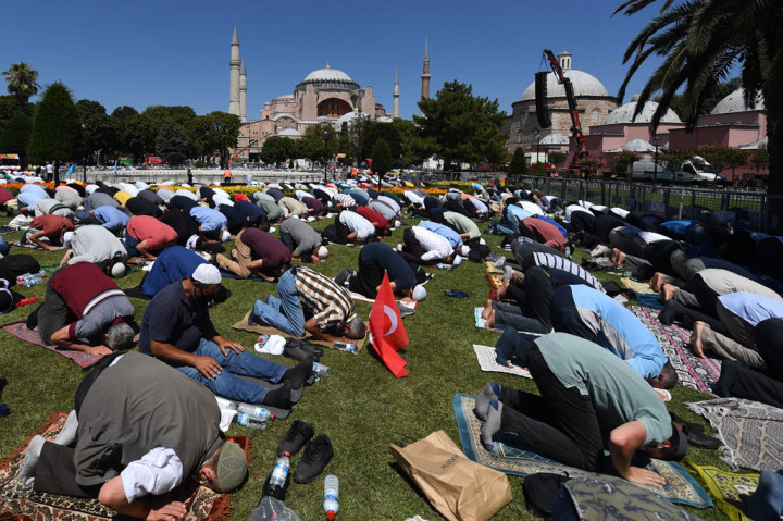 Hagia Sophia Perdana Gelar Salat Jumat