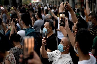 Warga Tiongkok 'Nobar' Kepergian Diplomat AS dari Chengdu