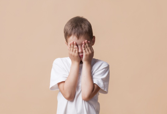 Ini Beda Antara Autisme dengan ADHD