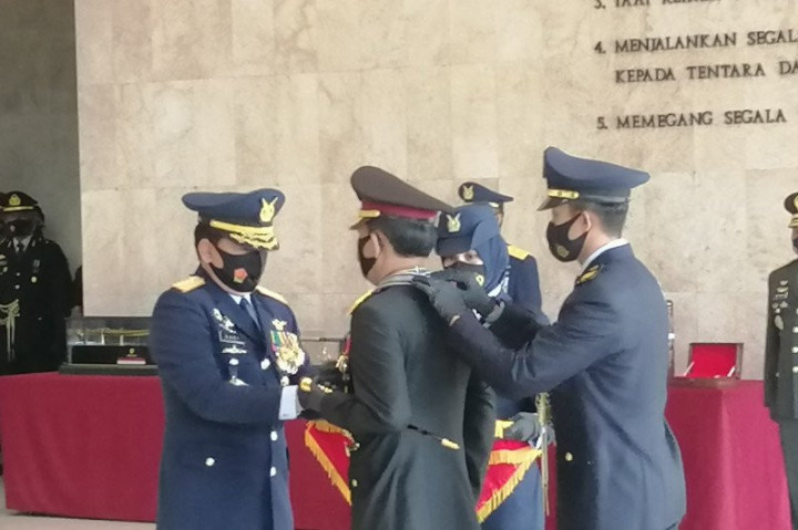 Panglima TNI Anugerahi Kapolri 3 Bintang Utama