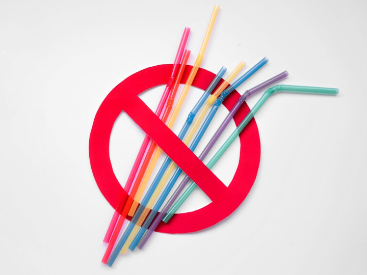 4 Polusi yang Dihasilkan dari Penggunaan Sedotan Plastik