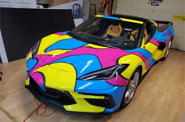 Teknik Wrappping Corvette C8 Terinspirasi Gaya Austin Powers