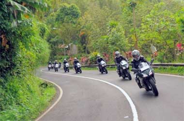 3 Trik Berkendara di Musim Kemarau