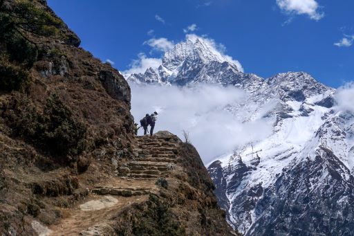 Nepal akan Buka Jalur Pendakian Pegunungan Himalaya