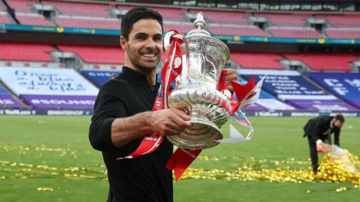 Arteta Dedikasikan Trofi Piala FA untuk Suporter Arsenal