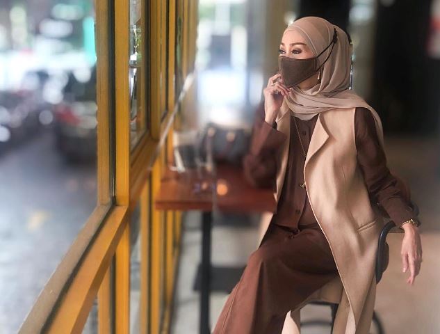 <i>Mix</i> <i>and</i> <i>Match</i> Busana Hangout di Era New Normal