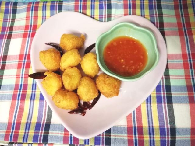 Cara Membuat Bola Pastri Goreng dengan Saus Asam Garlic