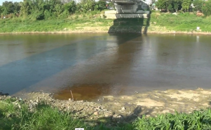 Sungai Bengawan Solo di Bojonegoro Tercemar