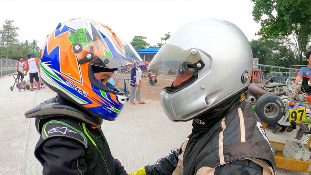 El Mayka Rifat Sungkar mulai ikut bermain gokart di Sentul. RFT