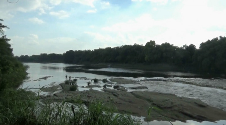 Sampel Air Bengawan Solo di Bojonegoro Diuji