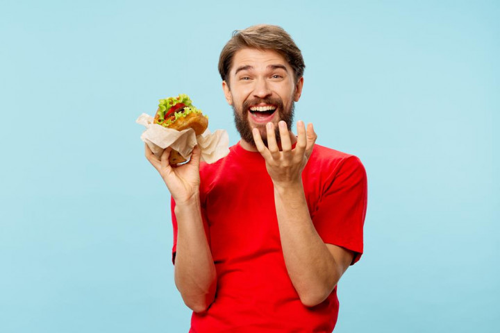 Saat Stres, Mengapa Cenderung Mengonsumsi Makanan tak Sehat?