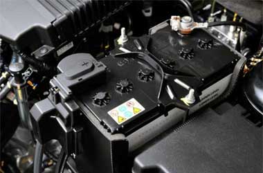 Waspada, Kurang Perawatan Aki Mobil Bisa Meledak