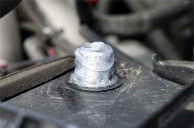 Trik Aman Bongkar Pasang Kepala Aki