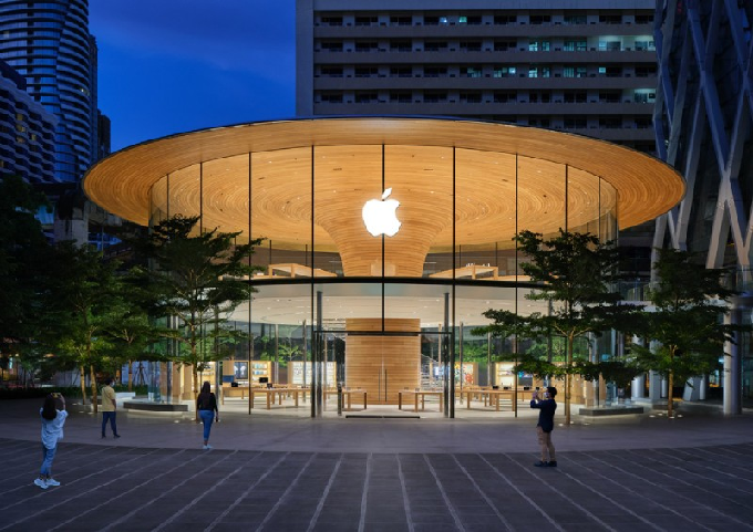 Bangunan Kaca Kian Mempercantik Apple Store Bangkok