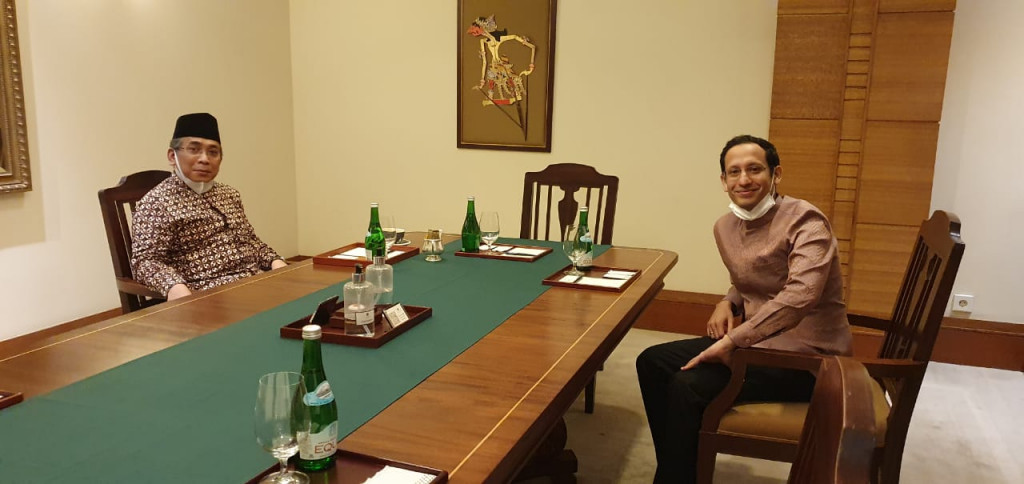 Katib Aam PBNU Yahya Cholil Staquf bertemu Mendikbud Nadiem Makarim. Foto: Istimewa