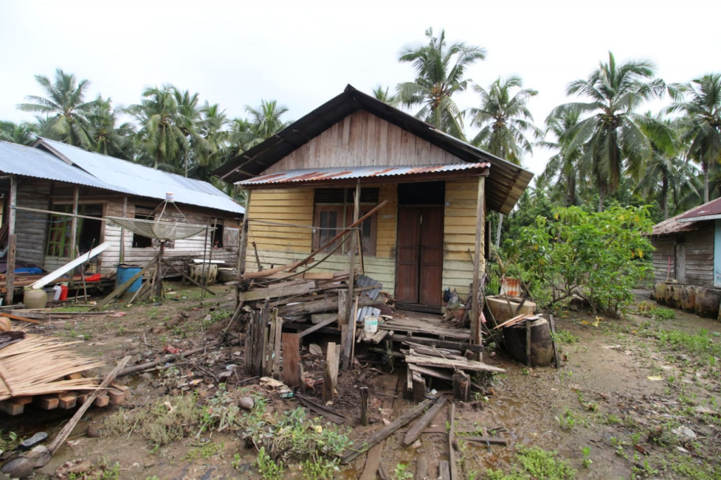 Bedah rumah di kawasan Kalimantan. Foto: Kementerian PUPR