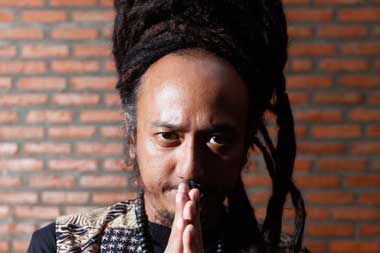 Ras Muhamad Rilis Album Internasional Bertajuk Satryo