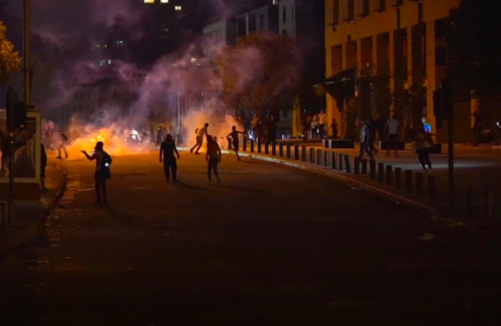 Protes Meletus di Beirut, Massa Bentrok dengan Pihak Keamanan