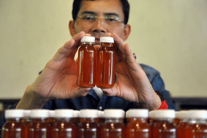 Hadi Pranoto, Jualan Obat Berkedok Profesor?